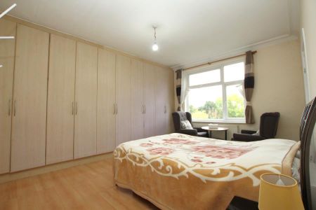 3 bedroom apartment to rent - Photo 4