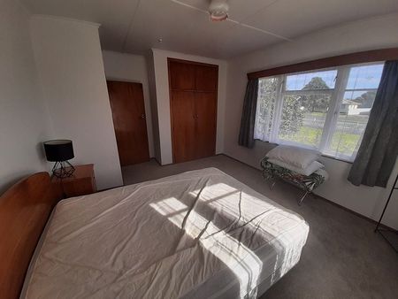 Spacious Family Home in Opotiki - Photo 4