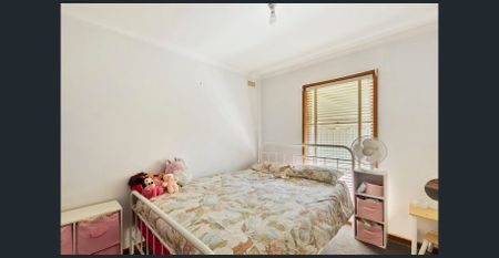 3 Bedroom Home, Great Location! - Photo 3