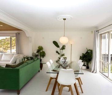 Lovely 4 Bedroom Family Home with Exceptional Views! - Photo 2