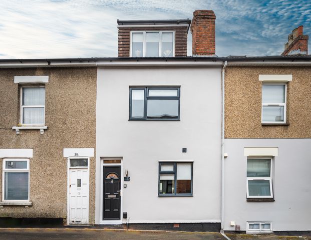 Beautiful 5 Bed, 3 Studio 2 ensuite room HMO - Photo 1