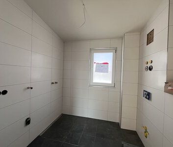 Erstbezug durch Aufstockung! - Helle 2-Zimmer-Wohnung mit Terrasse - Photo 3