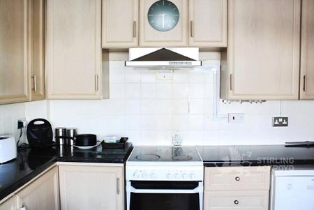 4 bedroom semi-detached house to rent - Photo 2