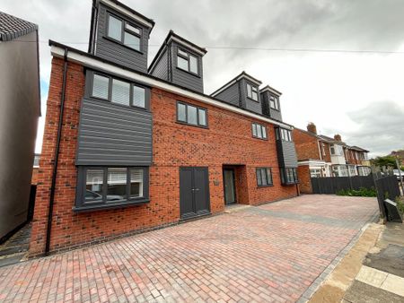 2 bedroom flat to rent - Photo 2
