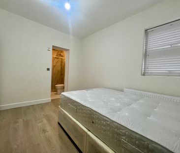 Old Oak Road, East Acton, London, W3 7HE - Photo 2