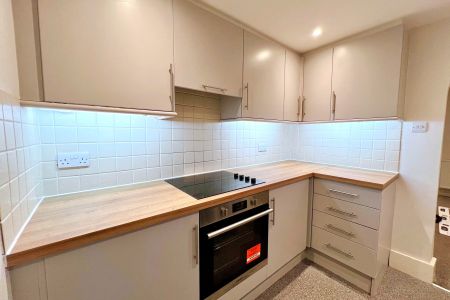 Royal Oak Road, Woking, Surrey, GU21 - Photo 3