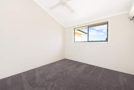 Spacious Three Bedroom Apartment - Available for a Short Term Lease - Photo 5