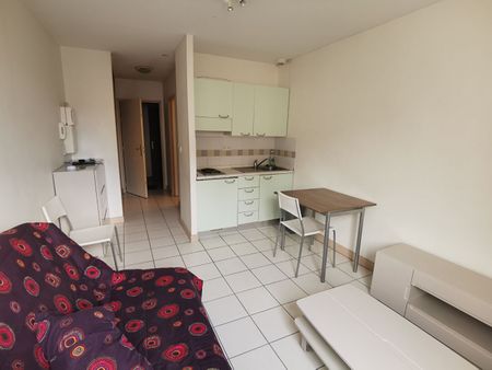 STUDIO BOURGES - 20 M² - Photo 3