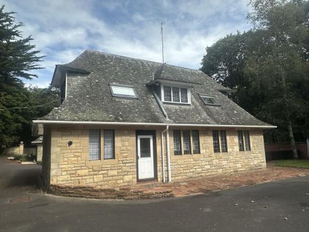 3 bedroom character property to rent - Photo 3