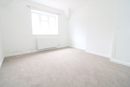 Nower Road, Dorking - 3 bedrooms Property for lettings - Seymours - Photo 5