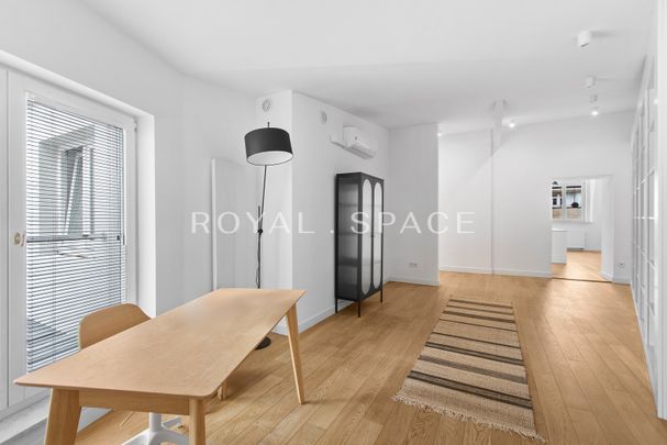 Apartament w zabytkowej kamienicy przy Wiejskiej - Photo 1