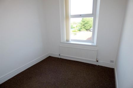 3 bedroom flat to rent - Photo 3
