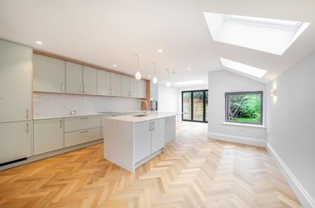 Crewys Road, London - Photo 5