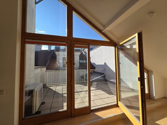 Atelierartige Dachgeschoss - Loftwohnung mit Terrasse - Photo 1