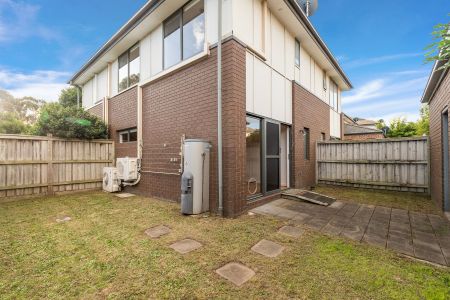35 Southampton Drive, Mulgrave VIC 3170 - House For Rent | Domain - Photo 2