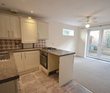 2 bedroom ground floor flat to rent - Photo 1