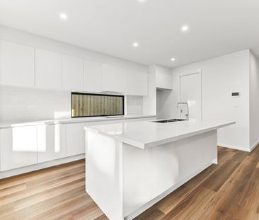 BRAND NEW LUXURY LIVING IN MALVERN EAST - Photo 2