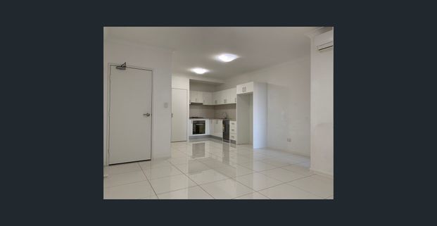 Well Maintained, modern living in the heart of Liverpool. - Photo 1