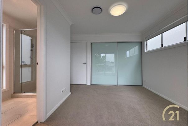 Modern 3 Bedroom Family Home! - Photo 1