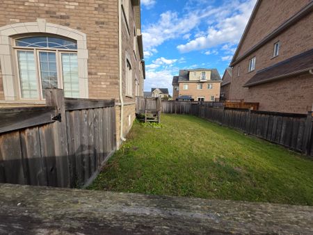 For Lease - 1140 Harden Trail, Newmarket, Ontario - Photo 2