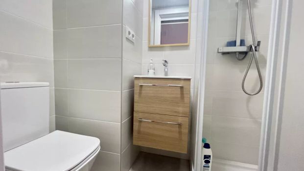 Room in a shared 4-bedroom apartment for rent in Els Orriols perfect for professionals and students - Foto 1