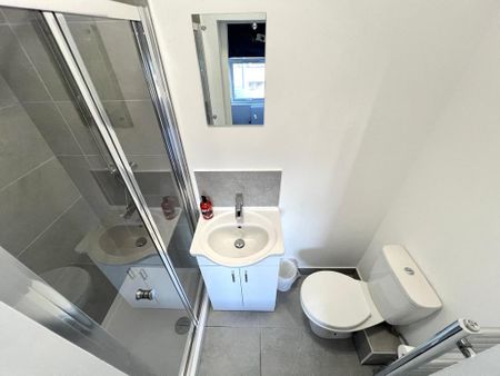 1 bedroom in a house share to rent - Photo 4