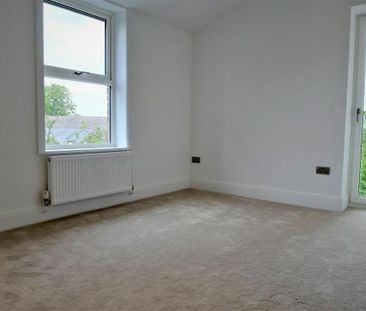 3 bedroom flat to rent - Photo 2
