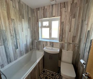 3 bedroom semi-detached house to rent - Photo 6