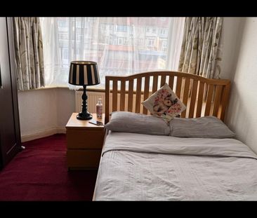 3 Bed Terraced House, Wyld Way, HA9 - Photo 5