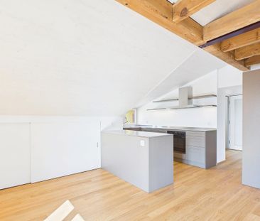 Sehr grosszügige, lichtdurchflutete, frisch renovierte Dachwohnung - Photo 3