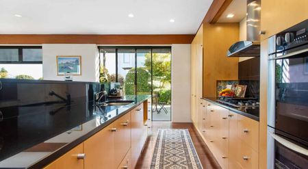 Huge Luxury Waterfront Home - Photo 3