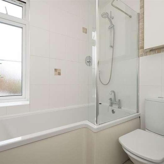 Island Wall, Whitstable, CT5 - Photo 1