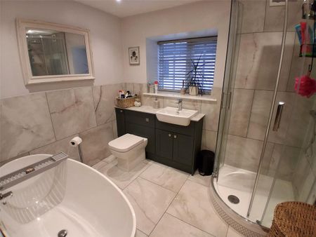 3 bedroom end of terrace house to rent - Photo 5