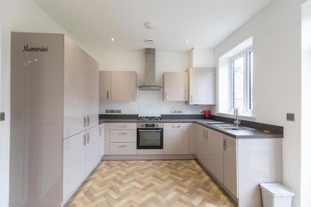 3 bedroom semi-detached house to rent - Photo 5
