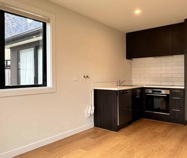 Mountain views, modern living - Photo 1