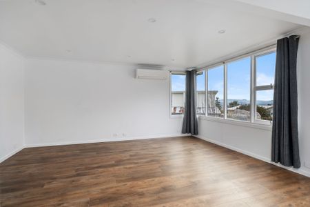 Space and Comfort for Everyday Living - Photo 2