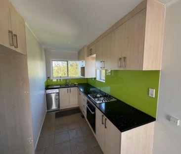 Brick & Tile Duplex in Popular New Lynn - Photo 4