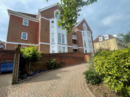 2 bedroom ground floor flat to rent - Photo 3