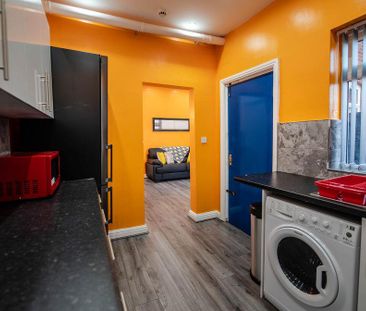 5 bedroom house of multiple occupation to rent - Photo 1