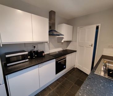 4 Bed Semi-Detached House, Warwick St, NG7 - Photo 6