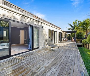 14 Oldham Place, Browns Bay - Photo 1