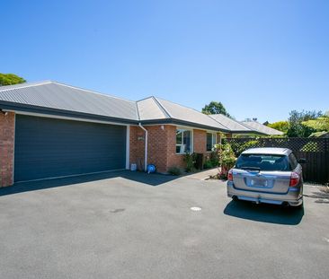 HOON HAY – 3 BEDROOM, 1 BATHROOM, DOUBLE GARAGE - Photo 2