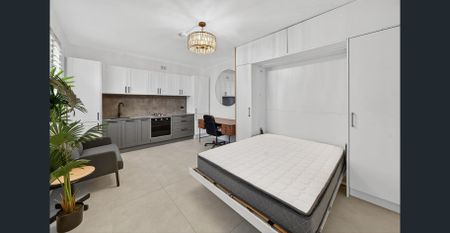 Renovated studio in the iconic "New Yorker" - Photo 2