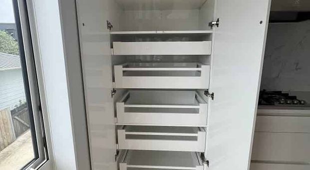 Modern design 4 bedroom house with outdoor decking - Photo 1