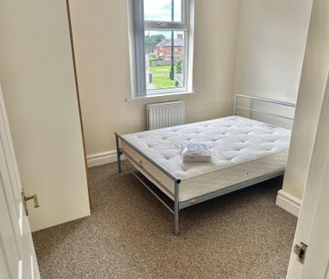 2 bedroom Flat to rent in Hawkeys Lane, North Shields, Tyne and Wea... - Photo 5