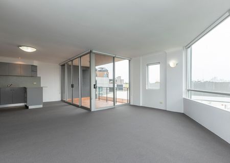 Sophisticated and Stylish Two Bedroom Apartment - Photo 3