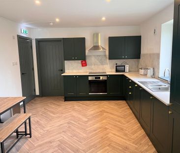 5 bedroom Student Flat to rent in Medburn House, Barker Street, Shi... - Photo 3