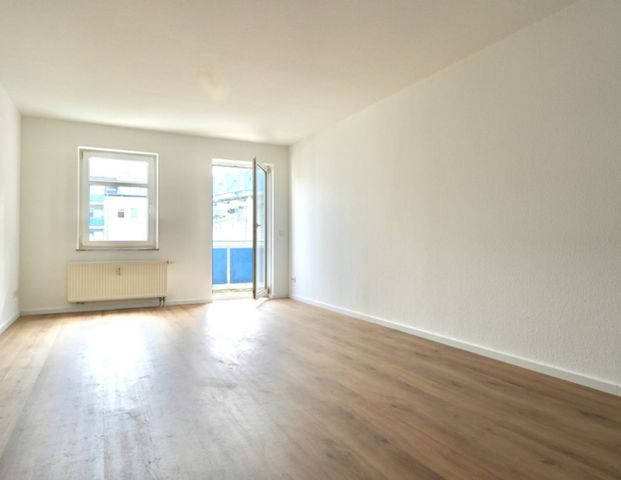 2 Zimmer • Schloßchemnitz • mit Aufzug • Einbauküche • Balkon • zur Miete • ab sofort frei • - Foto 1
