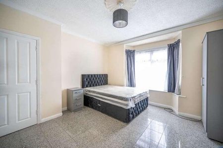 St Andrews Road, East Acton, W3 - Photo 3