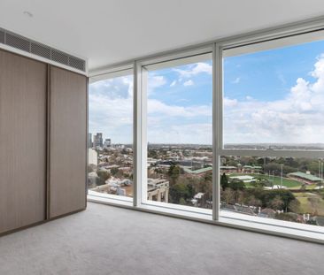 Luxurious and sophisticated 2 bedrooms apartment - Photo 2
